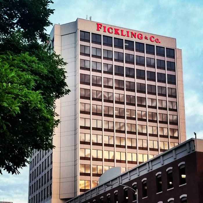 100 - Mulberry Street